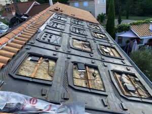 dépose d une installation solaire aéro photovoltaïque avec micro onduleur Enphase 1 ere génération défault de fonctionnement et fuite d eau par infiltration des bac plastic